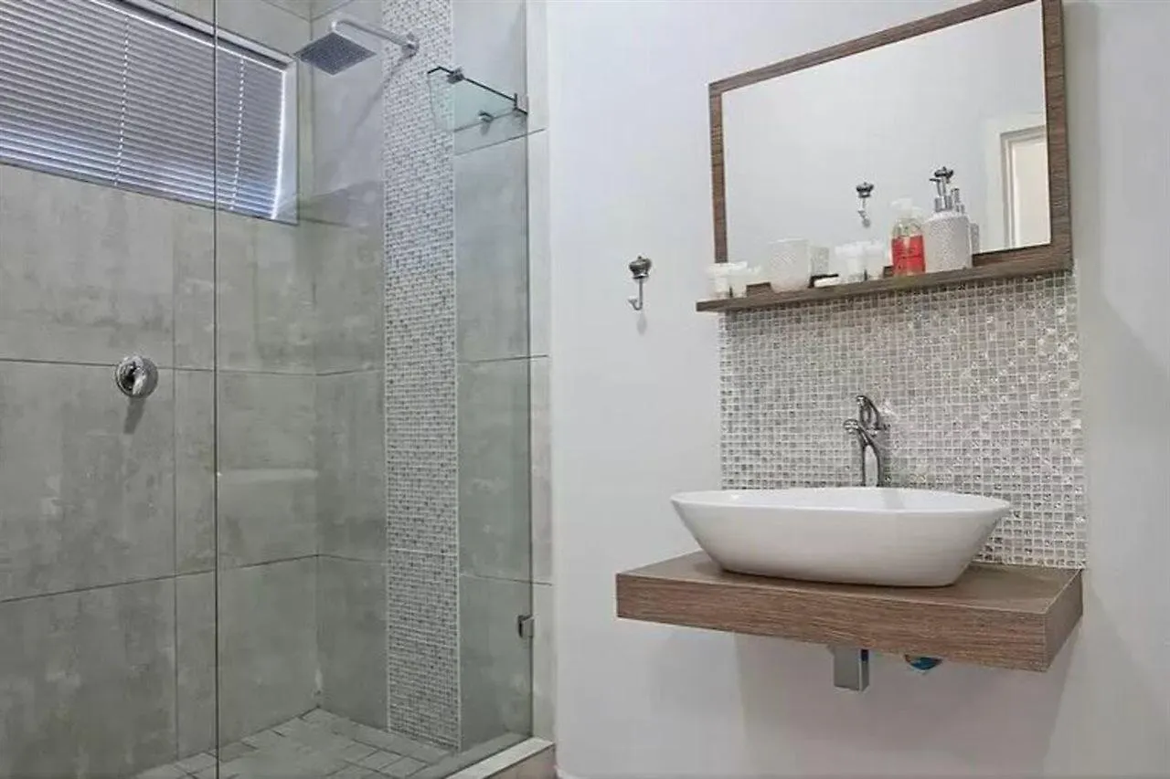 Edward Court 1 Bedroom Garden Facing Cape Town Apartment